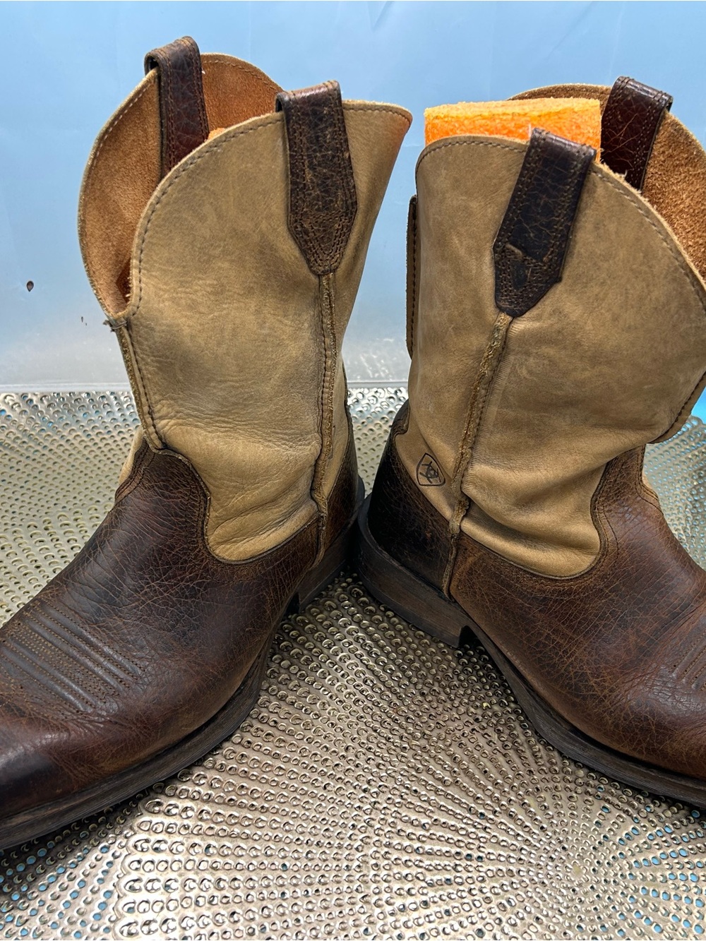 Ariat men 10.5 rambler cowboy boots